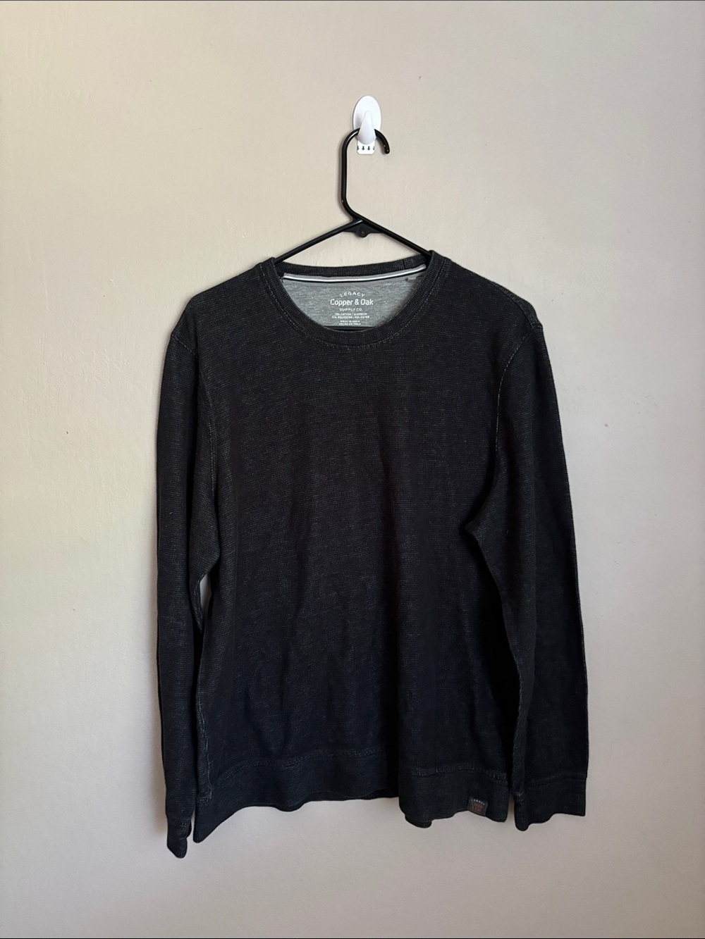 Legacy Copper & Oak Black Crewneck Sweater size large